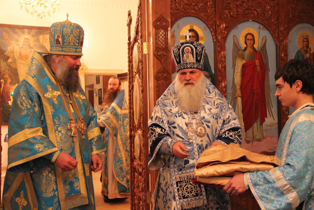 Во время визита в Таджикистан митрополит Викентий освятил престол в главном соборе епархии и рукоположил инока Вифония (Мухина) в сан иеродиакона