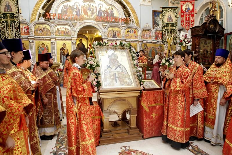 Торжественную службу в честь святителя Луки (Войно-Ясенецкого) совершили в Ташкенте три архиерея