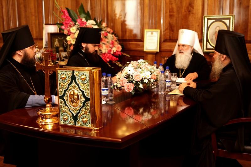 Синод Среднеазиатского митрополичьего округа начался с минуты молчания по почившему Президенту Узбекистана И. А. Каримову