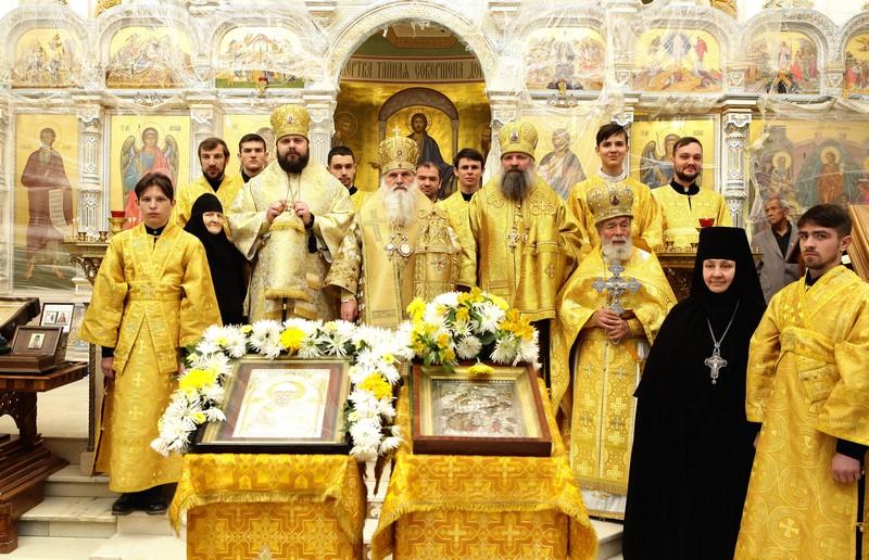 Архиереи Среднеазиатского митрополичьего округа совершили Литургию в главном храме Округа