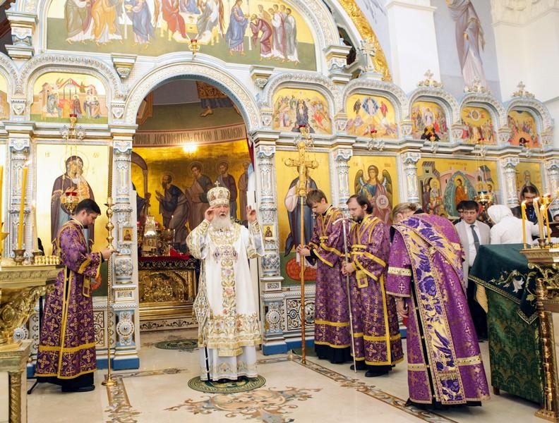 Патриарх Кирилл совершил великий чин освящения главного храма епархии и всего Среднеазиатского митрополичьего округа