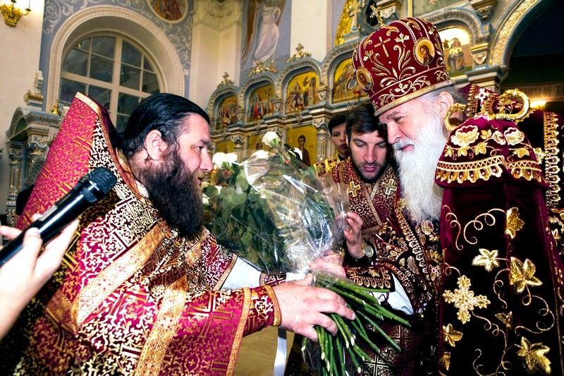 В кафедральном соборе Ташкента архипастыря поздравили с днем тезоименитства