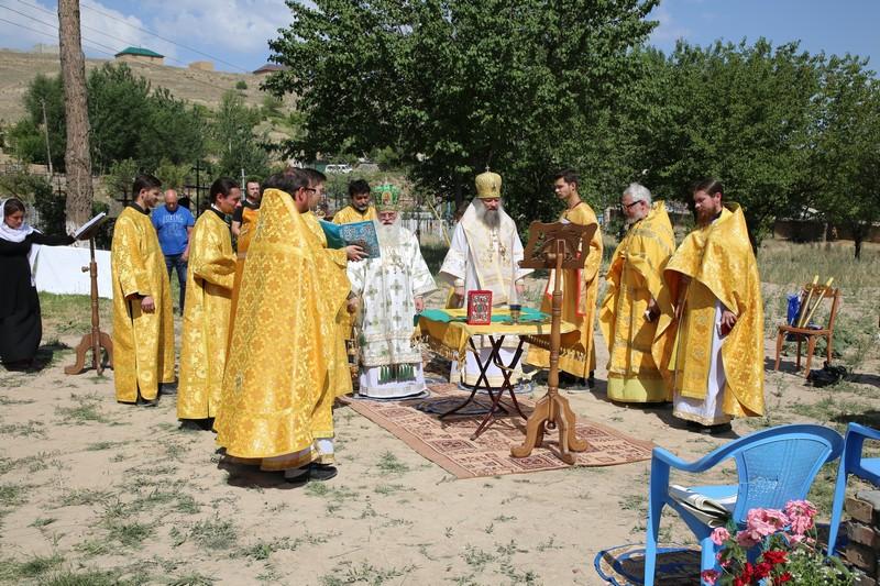 Митрополит Викентий и епископ Питирим в день памяти святителя Луки молились под открытым небом