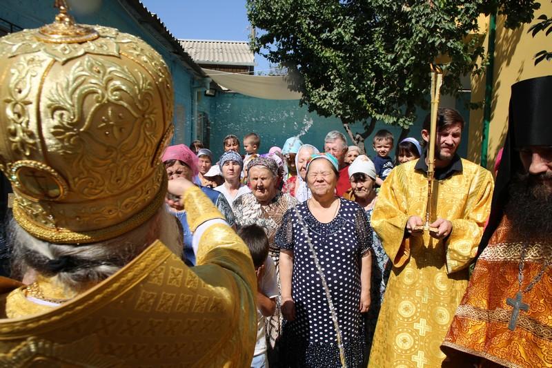 Митрополит Викентий поздравил жителей Худжанда с престольным праздником храма