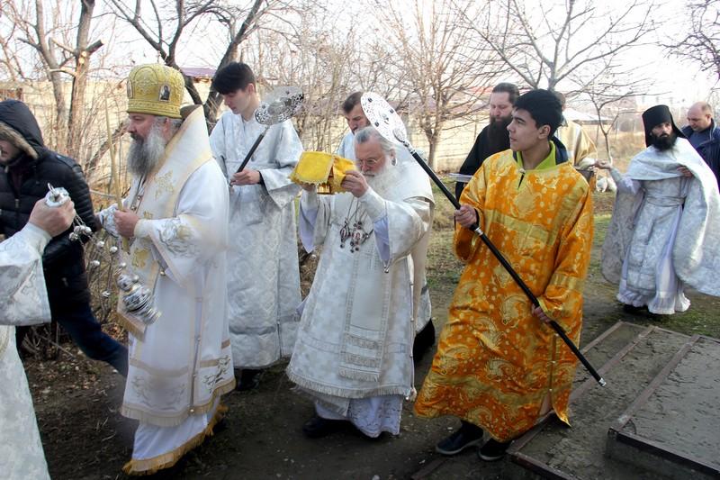 Митрополит Викентий и епископ Питирим освятили храм в г. Бустоне (Чкаловске)