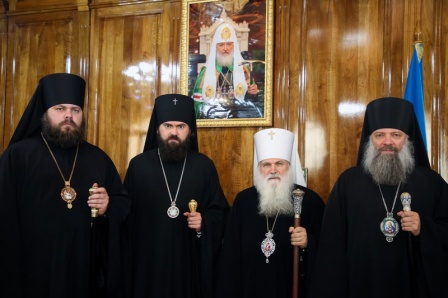 Поздравительный адрес членов Синода Среднеазиатского митрополичьего округа Блаженнейшему митрополиту Киевскому и всея Украины Онуфрию