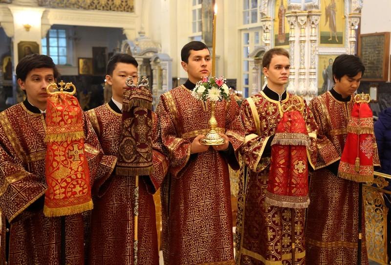 Архиереи Среднеазиатского митрополичьего округа совершили Литургию в главном соборном храме Округа