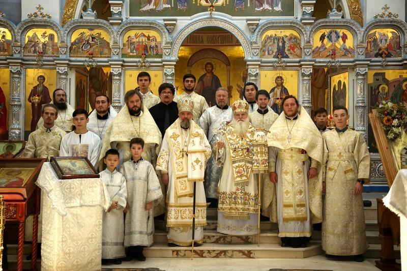 В кафедральном соборе столицы службу совершили два архиерея