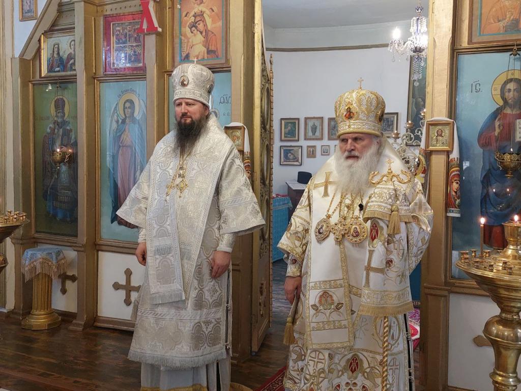 Митрополит Ташкентский и Узбекистанский Викентий, глава Среднеазиатского митрополичьего округа совершил Божественную литургию в храме Покрова Божией Матери г. Турсунзаде