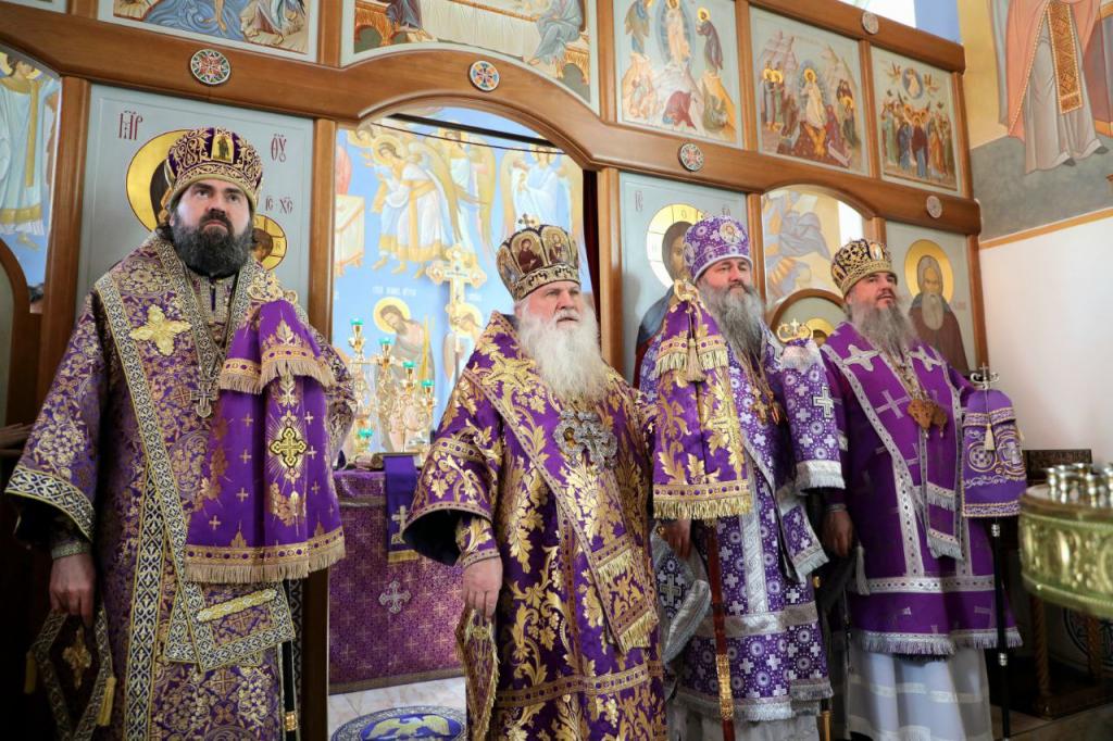 Архипастыри Среднеазиатского митрополичьего округа совершили Литургию Преждеосвященных Даров в Ташкенте